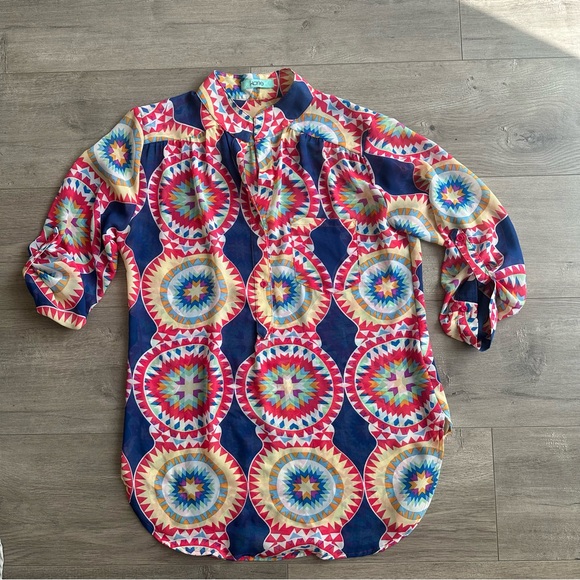 Karlie Tops - Colorful Geometric Print Blouse - size medium